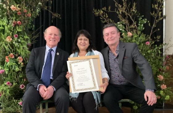 Exalumna Mónica Musalem se convierte en la primera latinoamericana en recibir el premio Veitch Memorial Medal