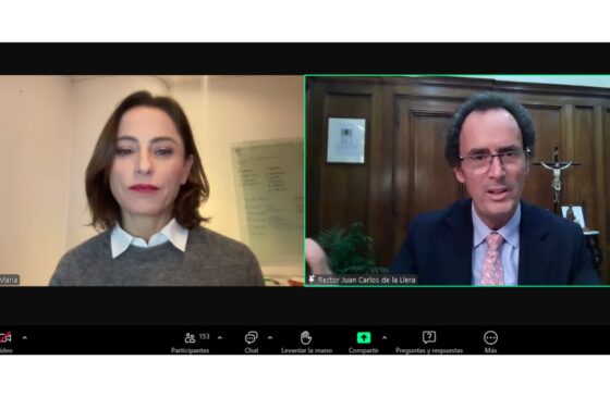 Rector Juan Carlos de la Llera da a conocer a exalumnos próximos desafíos en primer encuentro Alumni UC