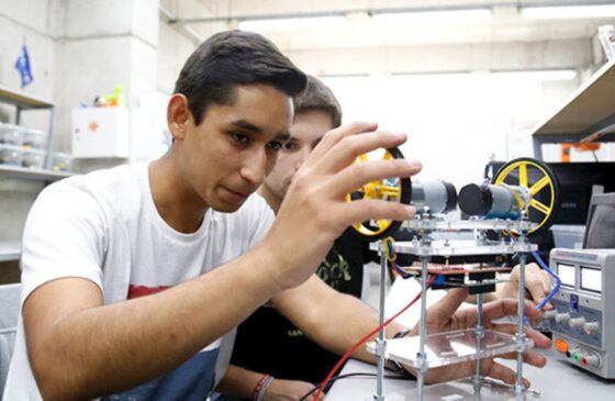 Futuro UC 2025: ¡Apoya al desarrollo de nuestros próximos Alumni UC!