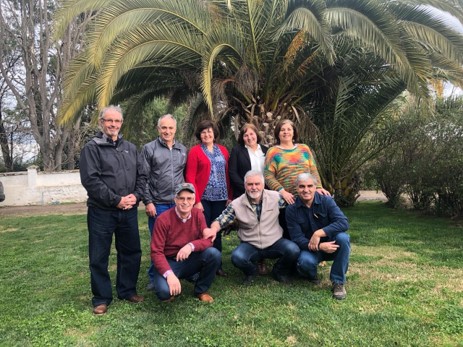 Fotografía del constructor civil UC Gabriel Rivera Véliz junto a sus 7 hermanos en la actualidad