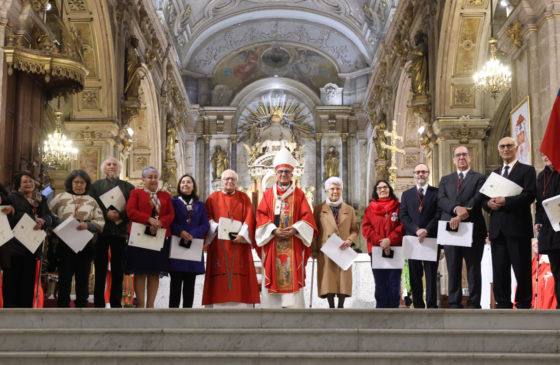Exalumnos UC reciben la Cruz del Apóstol Santiago por su espíritu de servicio a la Iglesia y la sociedad