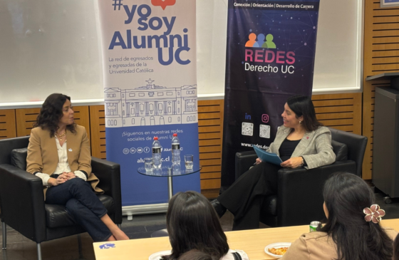 De Derecho UC al liderazgo empresarial: Ximena Santibáñez compartió su trayectoria con estudiantes